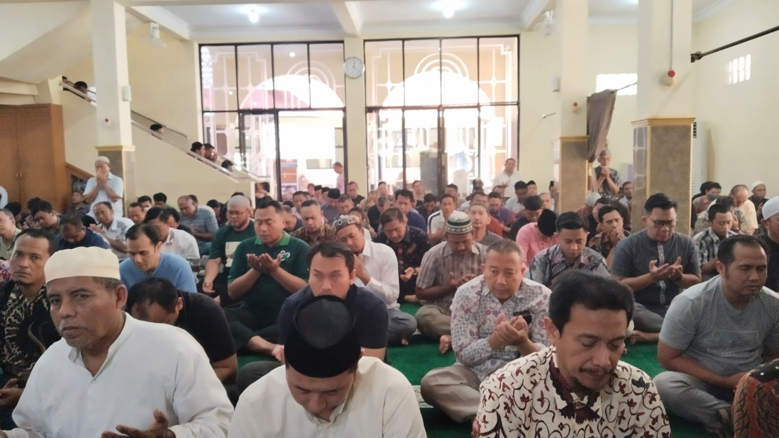 PENTINGNYA MENJAGA LISAN DISAMPAIKAN OLEH KHOTIB JUMAT DI MASJID IBNU SINA RSUD HAJI PROVINSI JAWA TIMUR