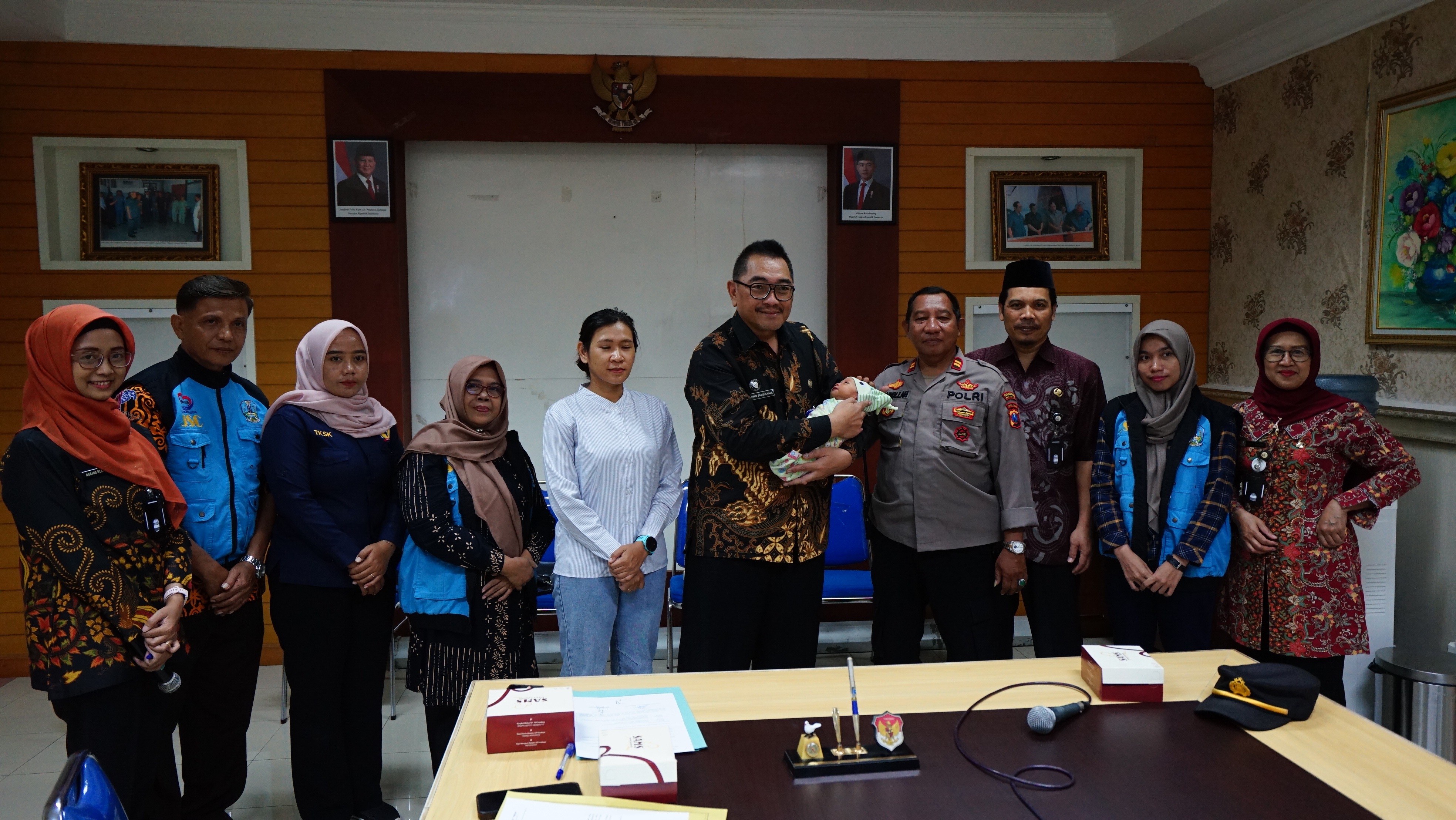 Serah Terima Bayi Terlantar di RSUD Haji Provinsi Jawa Timur