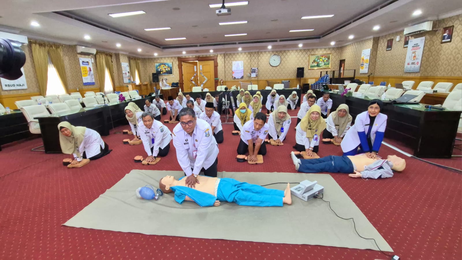 Pelatihan Bantuan Hidup Dasar (BHD) Bagi Tenaga Struktural dan Kepala Instalasi di RSUD Haji Provinsi Jawa Timur.