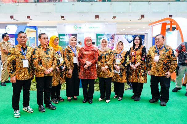 Gubernur Khofifah Buka Pameran Surabaya Hospital Expo XX 2026, Dorong Rumah Sakit di Jawa Timur Adaptif Terhadap Perkembangan Artificial Intelligence dan Teknologi Kesehatan