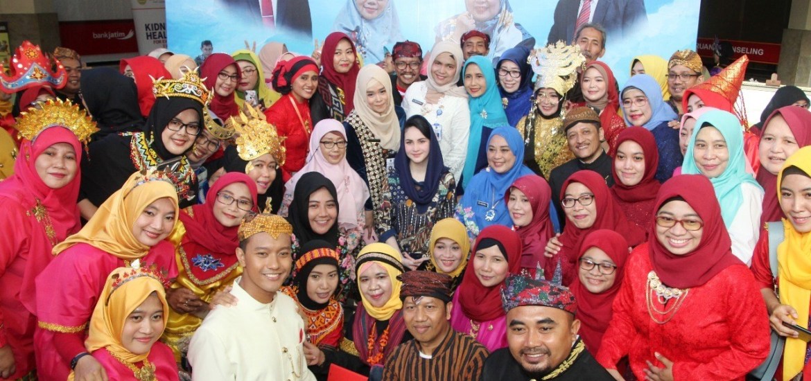 Arumi Bachsin Peringati Hari Kartini Di RS Haji Surabaya
