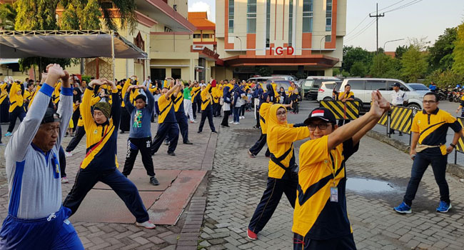 Jalan Sehat dan Bazar Memperingati Milad Ke-25 RSU Haji Surabaya