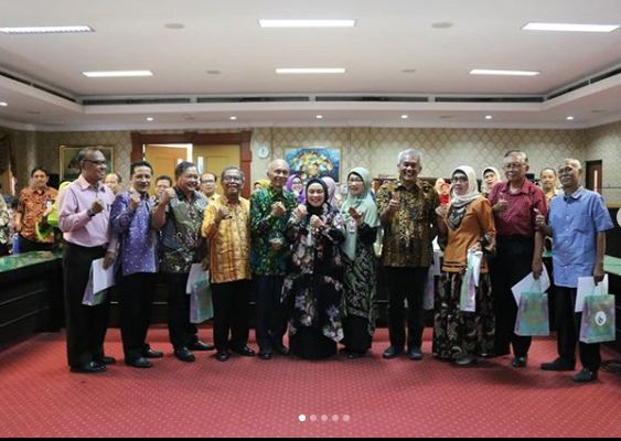 Pemberian Tali Asih Bagi Pegawai RSU Haji Surabaya Yang Telah Purna Tugas