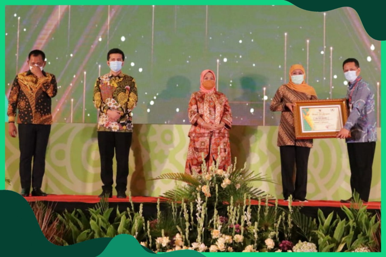 Penerimaan Penghargaan Evaluasi SAKIP Tahun 2020  oleh Gubernur Jawa Timur Kepada RSU Haji Surabaya