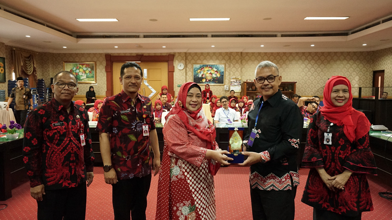 Studi banding dari RSUD Syekh Yusuf Gowa, Sulawesi Selatan tentang Akreditasi RS Pendidikan dan SNARS edisi-1 di RSU Haji Surabaya