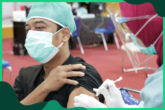 RSU Haji Surabaya Mengadakan Vaksinasi Covid-19 Secara Perdana Kepada 30 Nakes