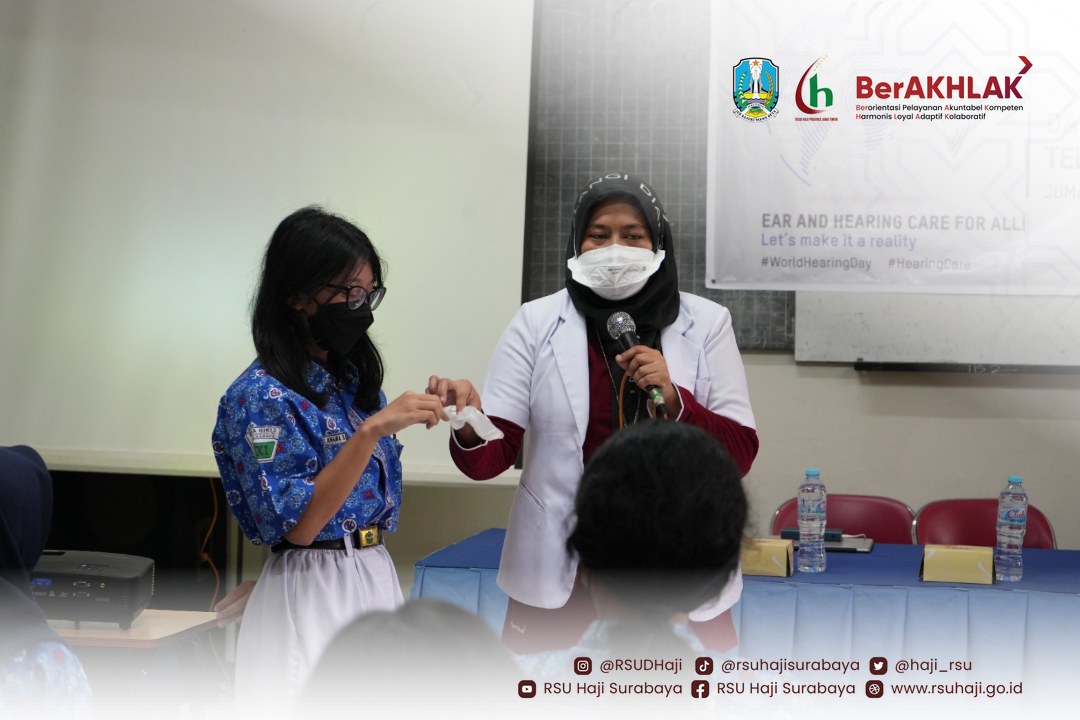 Peringati Hari Pendengaran Sedunia, RSUD Haji Provinsi Jawa Timur Edukasi Siswa Pentingnya Jaga Kesehatan Telinga